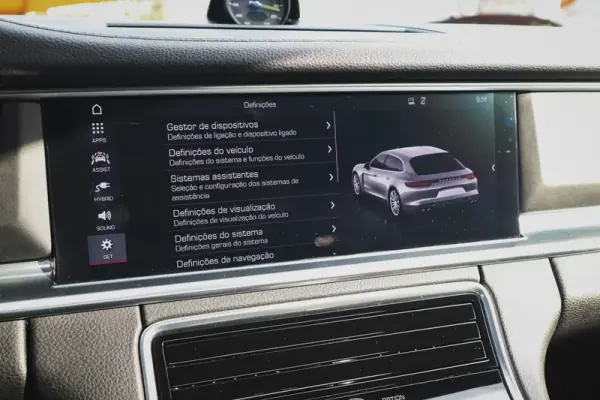 Porsche Panamera Sport Turismo 2019 - 67480 EUR, 97640 km - AUTO.MOTO.pt - 97640km - foto 47 de 71
