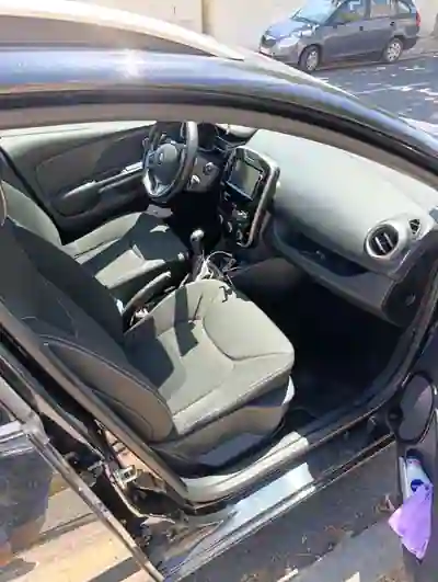 Renault Clio Sport Tourer 2016 - 8000 EUR, 177500 km - 177500km - foto 8 de 10