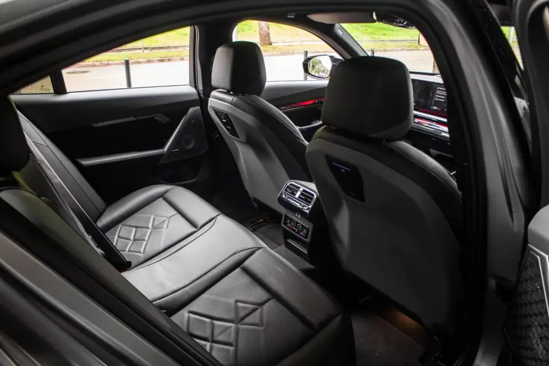 BMW i5 2023 - 74990 EUR, 17145 km - AUTO.MOTO.pt - 17145km - foto 44 de 60