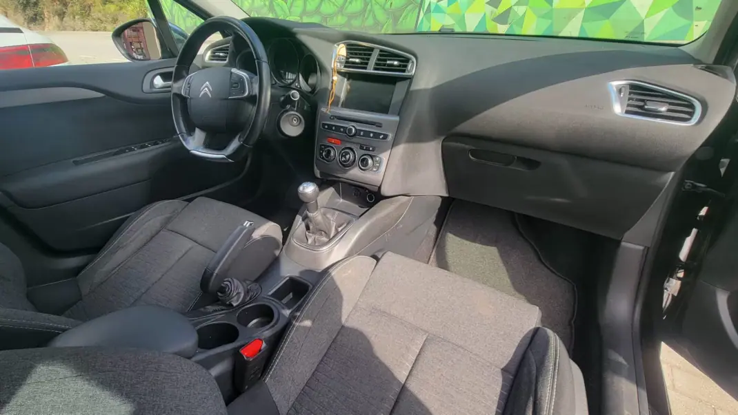 Citroën C4 2016 - 8990 EUR, 140000 km - AUTO.MOTO.pt - 140000km - foto 30 de 39