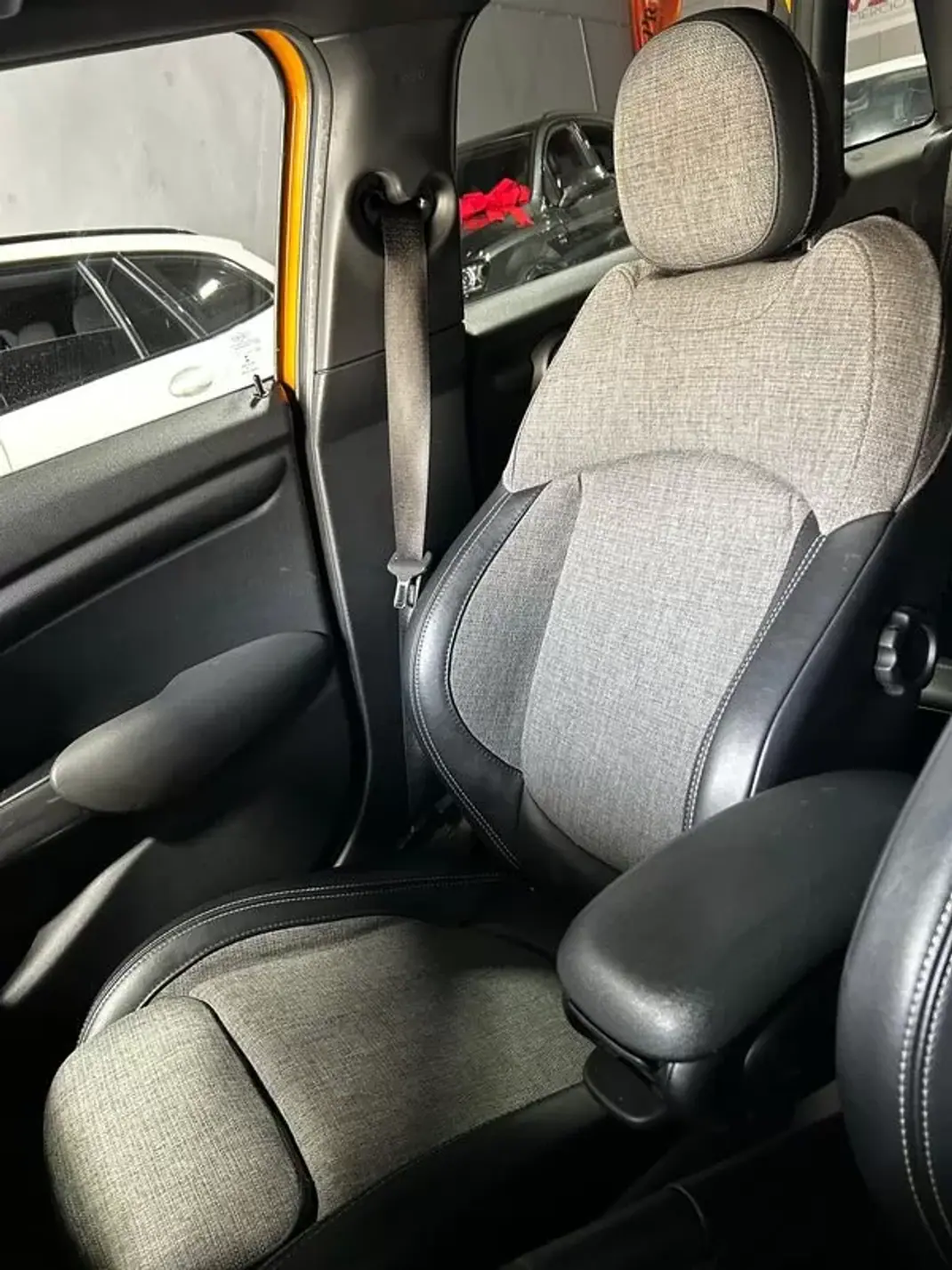 MINI 5 Portas 2016 - 13000 EUR, 203000 km - AUTO.MOTO.pt - 203000km - foto 20 de 27