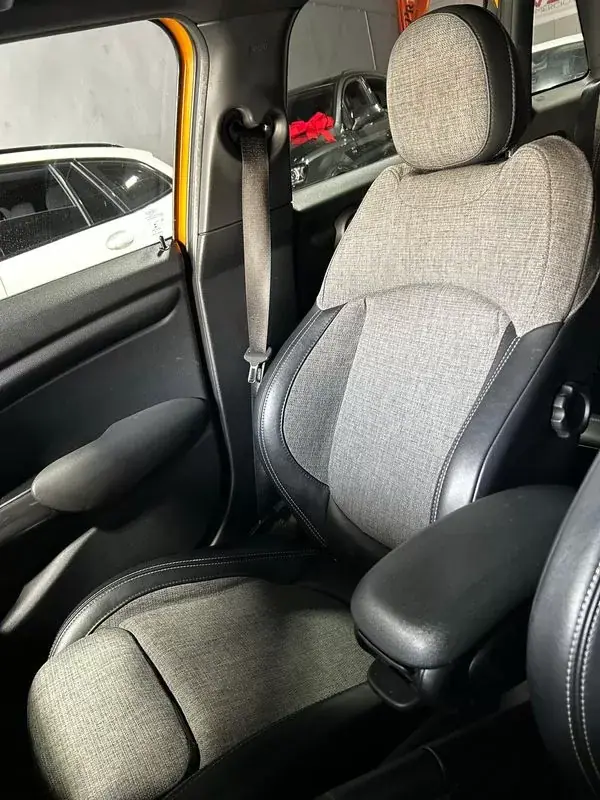 MINI 5 Portas 2016 - 12000 EUR, 203000 km - AUTO.MOTO.pt - 203000km - foto 20 de 27