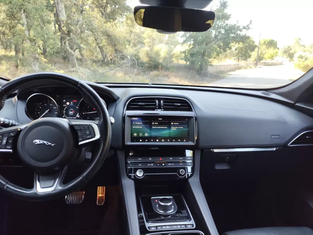 Jaguar F-Pace 2019 - 22500 EUR, 218190 km - 218190km - foto 19 de 22