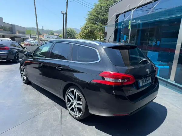 Peugeot 308 SW 2015 - 9900 EUR, 281582 km - AUTO.MOTO.pt - 281582km - foto 4 de 10