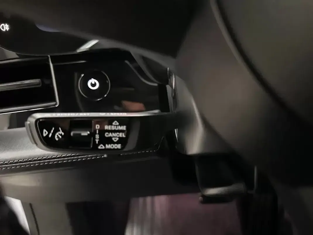 Porsche Taycan 2023 - 68800 EUR, 94000 km - AUTO.MOTO.pt - 94000km - foto 19 de 20