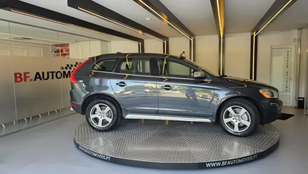 Volvo XC 60 2010 - 15900 EUR, 176365 km - AUTO.MOTO.pt - 176365km - foto 8 de 55