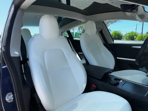 Tesla Model 3 2023 - 34990 EUR, 69960 km - AUTO.MOTO.pt - 69960km - foto 5 de 8
