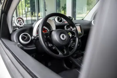 Smart ForTwo Coupé 2019 - 10900 EUR, 68296 km - AUTO.MOTO.pt - 68296km - foto 27 de 37