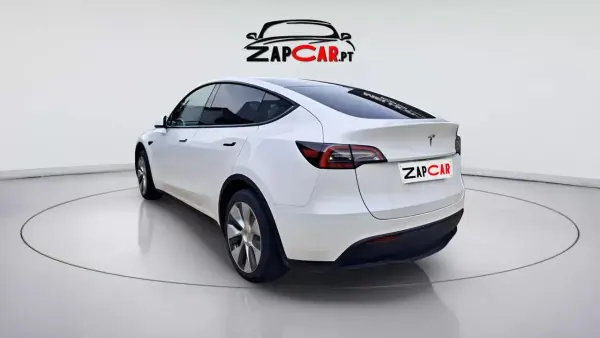 Tesla Model Y 2023 — foto 3 de 16