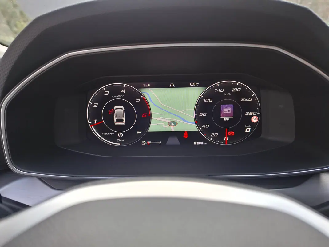 SEAT Leon ST 2020 - 21500 EUR, 180000 km - AUTO.MOTO.pt - 180000km - foto 13 de 14