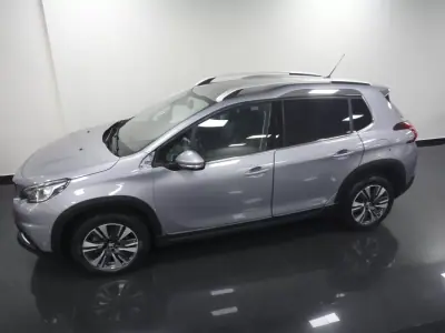 Peugeot 2008 2019 - 10500 EUR, 99000 km - AUTO.MOTO.pt - 99000km - foto 17 de 22
