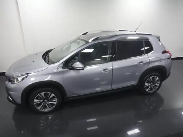 Peugeot 2008 2019 - 10500 EUR, 99000 km - AUTO.MOTO.pt - 99000km - foto 17 de 22