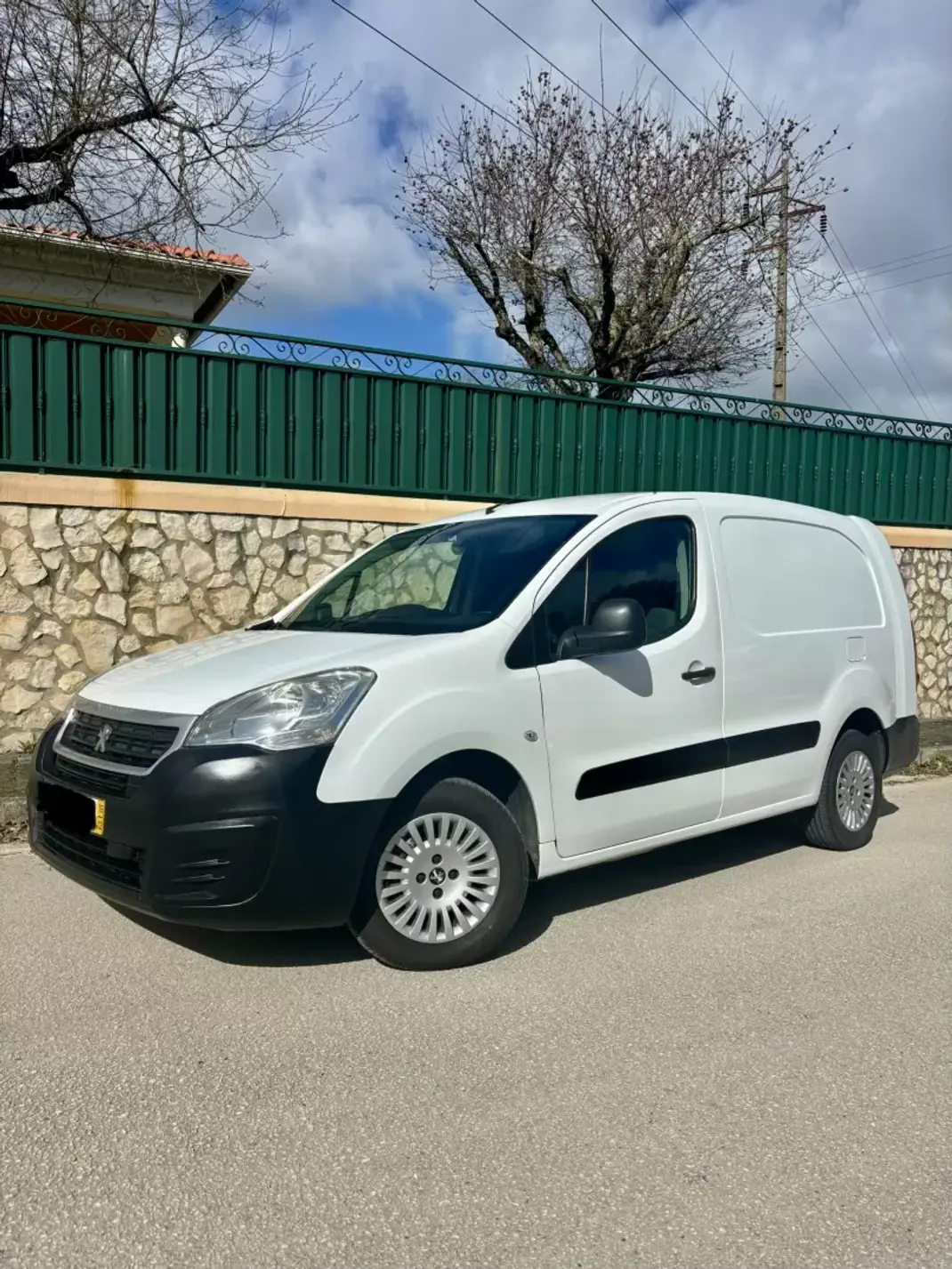 Peugeot Partner 2015 - 8900 EUR, 229000 km - AUTO.MOTO.pt - 229000km - foto 7 de 7