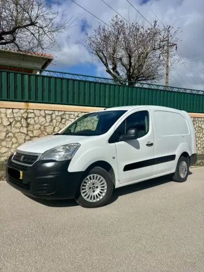 Peugeot Partner 2015 - 8900 EUR, 229000 km - AUTO.MOTO.pt - 229000km - foto 7 de 7