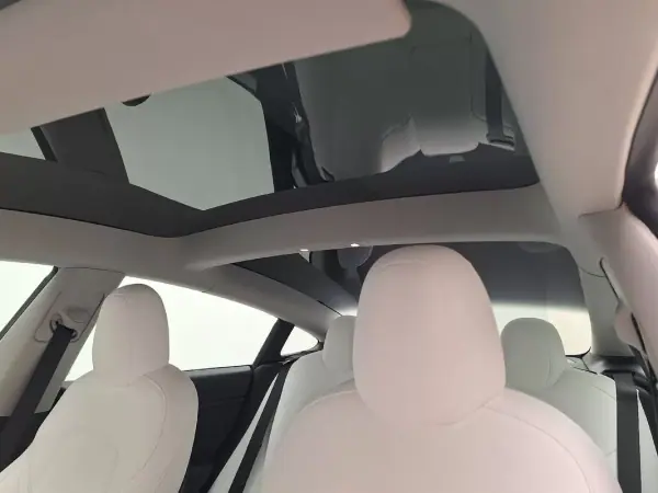 Tesla Model 3 2021 - 27890 EUR, 88511 km - AUTO.MOTO.pt - 88511km - foto 9 de 11