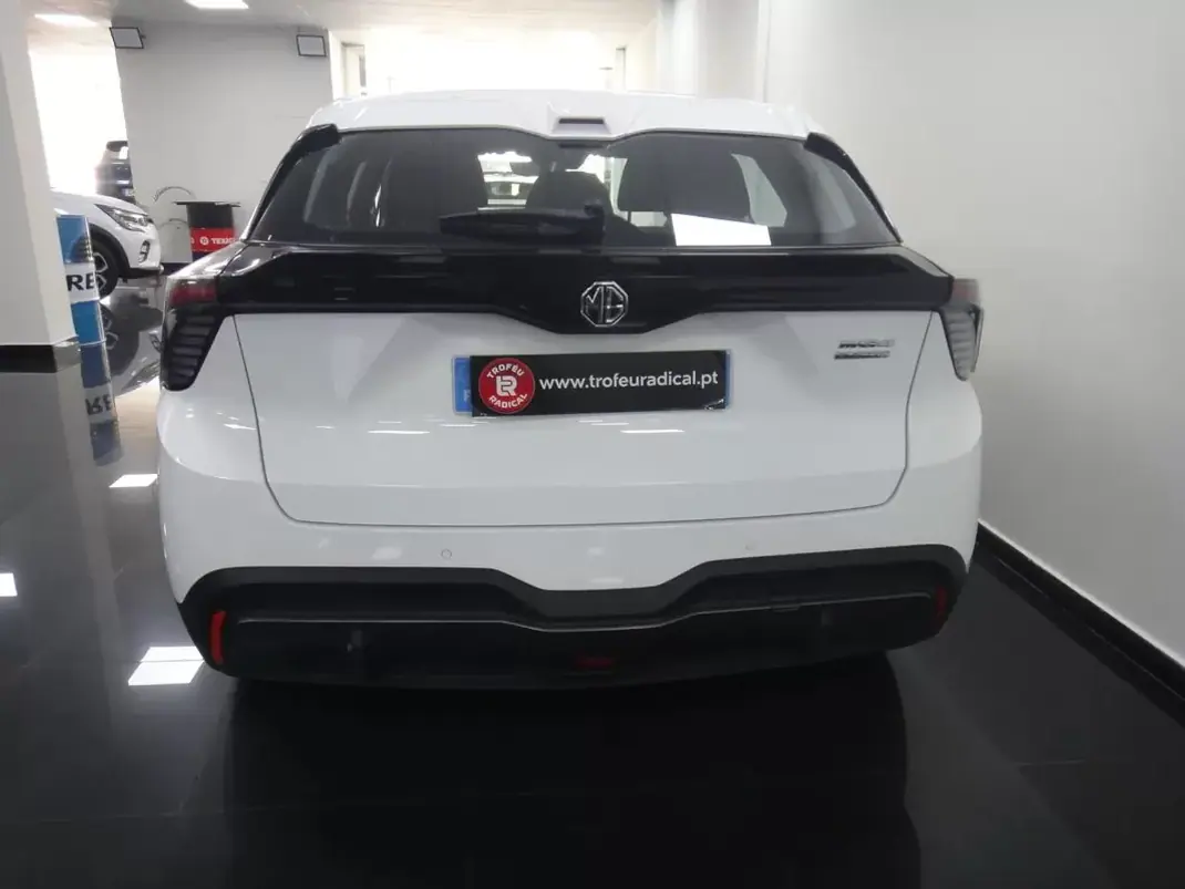 MG MG4 2024 - 20990 EUR, 21000 km - AUTO.MOTO.pt - 21000km - foto 6 de 25