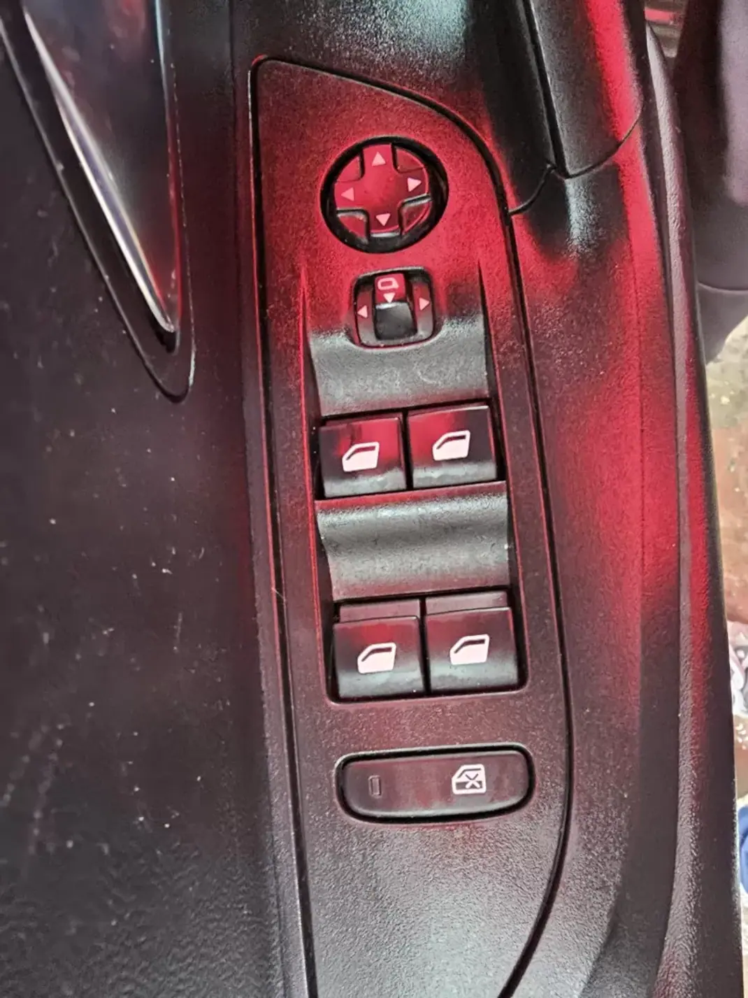 Peugeot 2008 2023 - 22999 EUR, 119000 km - AUTO.MOTO.pt - 119000km - foto 6 de 21