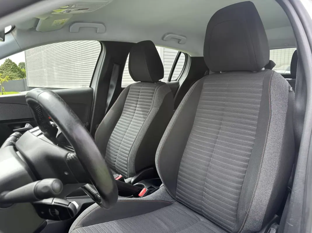 Peugeot 208 2020 - 14900 EUR, 70000 km - AUTO.MOTO.pt - 70000km - foto 33 de 57