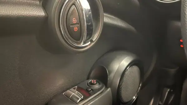 MINI One 2014 - 10990 EUR, 229990 km - AUTO.MOTO.pt - 229990km - foto 36 de 36
