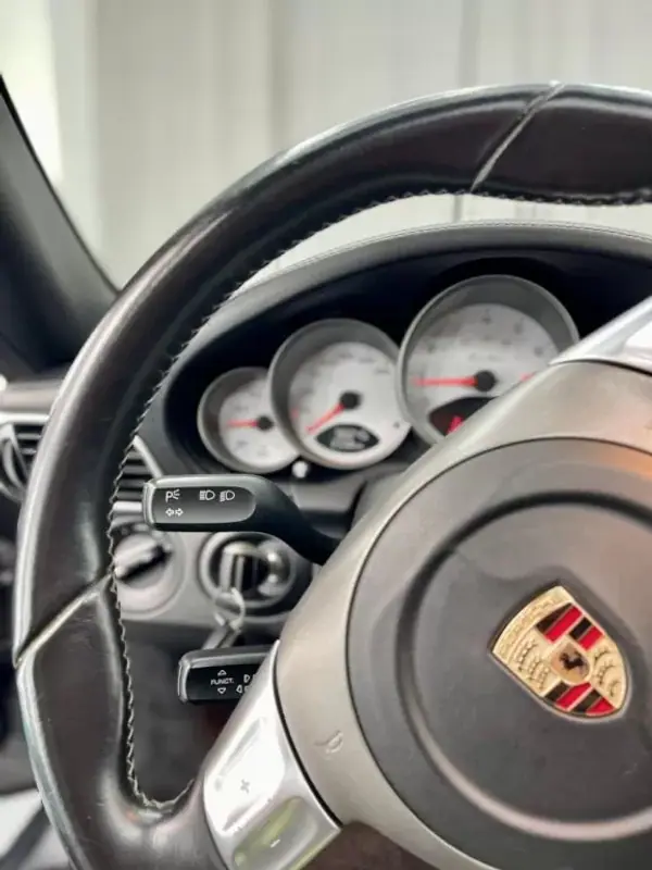Porsche 997 2007 - 82500 EUR, 98000 km - AUTO.MOTO.pt - 98000km - foto 35 de 37