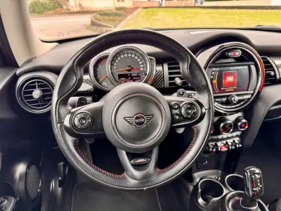 MINI Cooper 2018 - 21990 EUR, 165000 km - AUTO.MOTO.pt - 165000km - foto 19 de 31