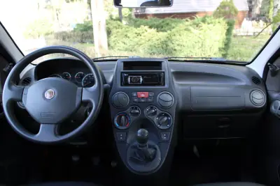 Fiat Panda 2010 - 4500 EUR, 114357 km - AUTO.MOTO.pt - 114357km - foto 14 de 23