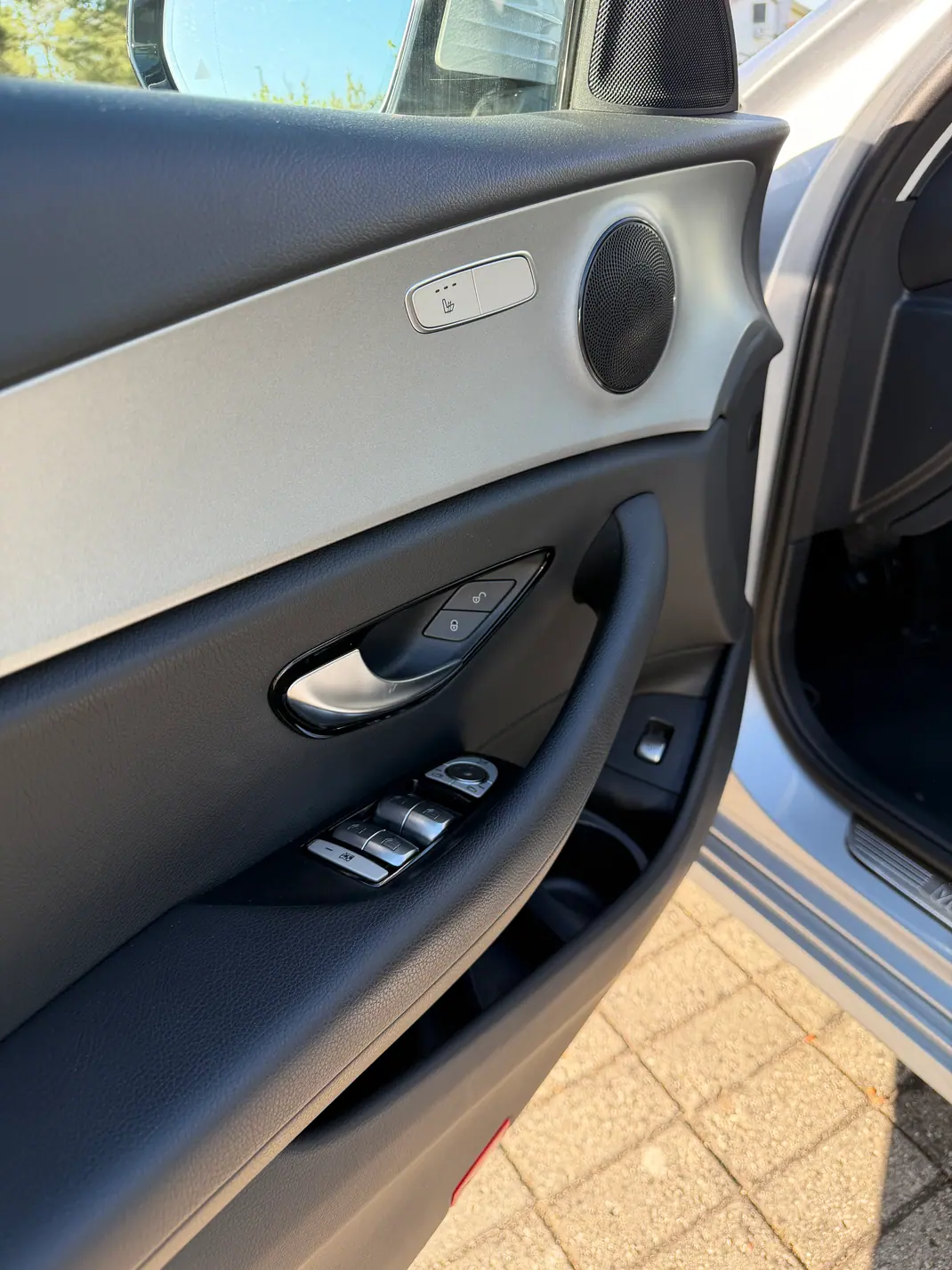 Mercedes-Benz E 300 2021 - 31900 EUR, 119000 km - AUTO.MOTO.pt - 119000km - foto 4 de 15