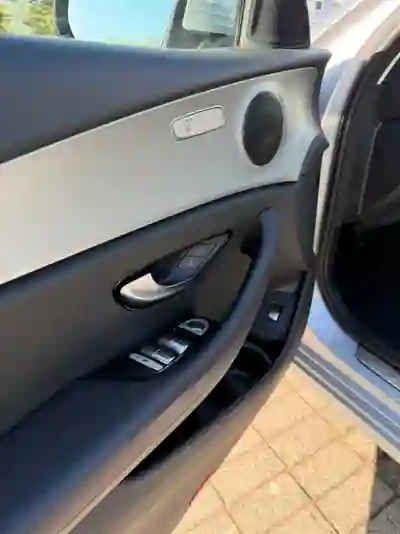 Mercedes-Benz E 300 2021 - 31900 EUR, 119000 km - AUTO.MOTO.pt - 119000km - foto 4 de 15