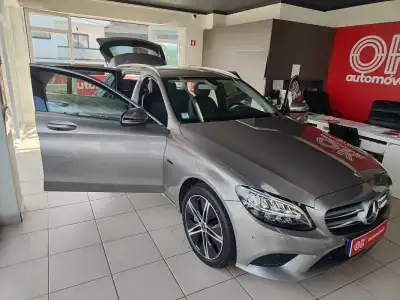 Mercedes-Benz C 300 2020 - 25750 EUR, 107000 km - AUTO.MOTO.pt - 107000km - foto 17 de 42