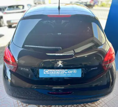 Peugeot 208 2017 - 9950 EUR, 147000 km - AUTO.MOTO.pt - 147000km - foto 10 de 24