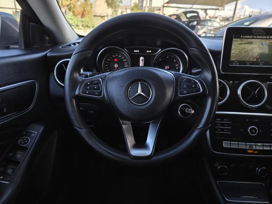 Mercedes-Benz CLA 180 2016 - 16990 EUR, 169000 km - AUTO.MOTO.pt - 169000km - foto 17 de 33