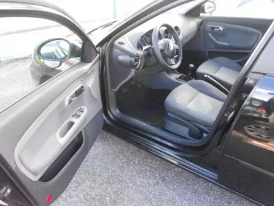 SEAT Ibiza 2007 - 6900 EUR, 262599 km - AUTO.MOTO.pt - 262599km - foto 8 de 11