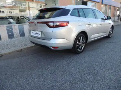 Renault Mégane Break 2018 - 15500 EUR, 156500 km - AUTO.MOTO.pt - 156500km - foto 5 de 15