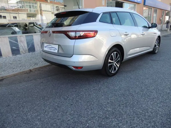 Renault Mégane Break 2018 - 15500 EUR, 156500 km - AUTO.MOTO.pt - 156500km - foto 5 de 15