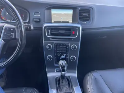 Volvo V60 2015 - 14990 EUR, 184500 km - AUTO.MOTO.pt - 184500km - foto 15 de 21