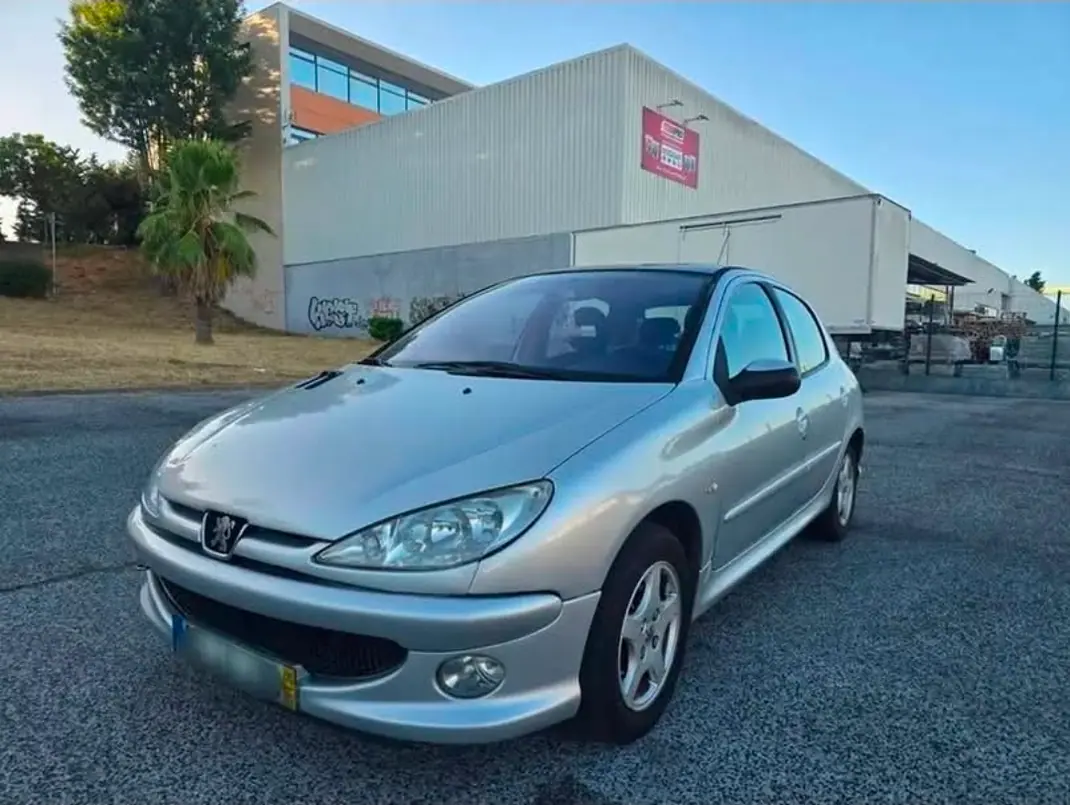 Peugeot 206 2005 - 3500 EUR, 232000 km - AUTO.MOTO.pt - 232000km - foto 3 de 20