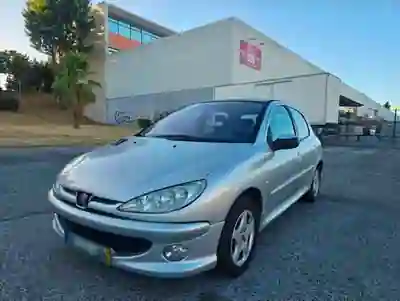 Peugeot 206 2005 - 3500 EUR, 232000 km - AUTO.MOTO.pt - 232000km - foto 3 de 20