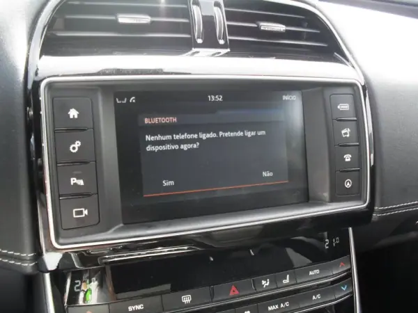Jaguar XE 2017 - 25950 EUR, 59977 km - AUTO.MOTO.pt - 59977km - foto 27 de 35