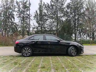 Mercedes-Benz A 180 Limousine 2020 - 21950 EUR, 87000 km - AUTO.MOTO.pt - 87000km - foto 4 de 9