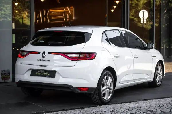 Renault Mégane 2019 - 9870 EUR, 301536 km - AUTO.MOTO.pt - 301536km - foto 4 de 38