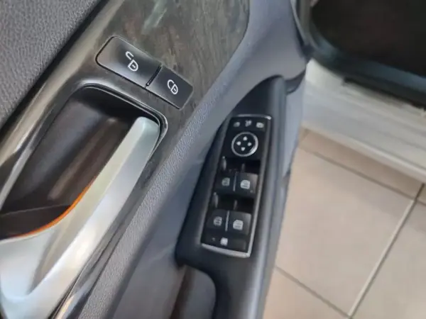 Mercedes-Benz CLS 250 2012 - 19500 EUR, 254000 km - AUTO.MOTO.pt - 254000km - foto 22 de 37