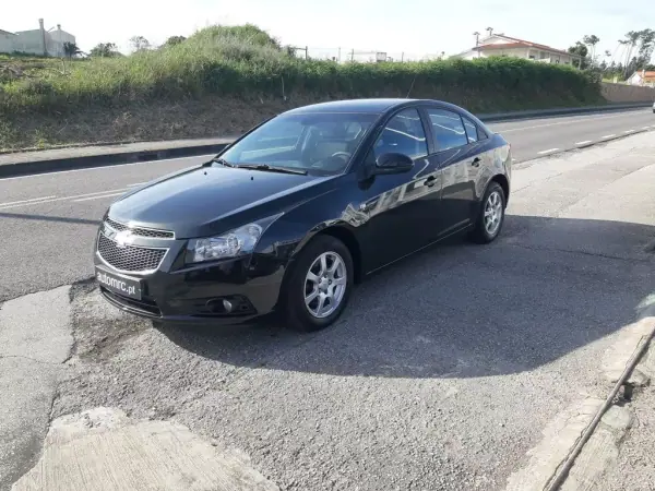 Chevrolet Cruze 2012 - 7900 EUR, 221800 km - AUTO.MOTO.pt - 221800km - foto 5 de 37