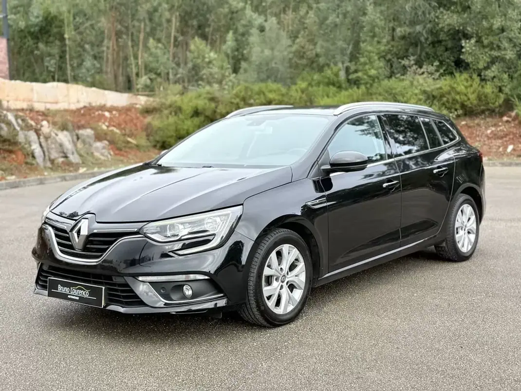 Renault Mégane Sport Tourer 2019 - 12900 EUR, 128050 km - AUTO.MOTO.pt - 128050km - foto 14 de 18