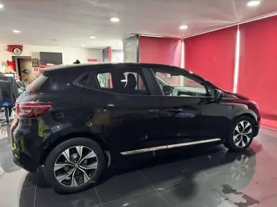 Renault Clio 2023 - 15500 EUR, 136000 km - AUTO.MOTO.pt - 136000km - foto 4 de 17