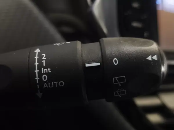 Peugeot 2008 2017 - 12490 EUR, 57665 km - AUTO.MOTO.pt - 57665km - foto 11 de 23
