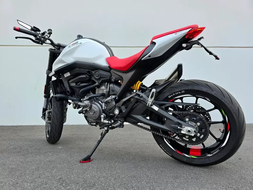 Ducati Monster 1000 2025 - 10500 EUR, 4500 km - 4500km - foto 10 de 22
