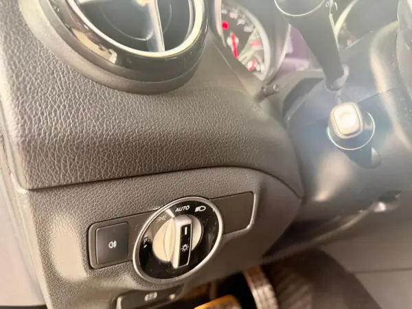 Mercedes-Benz CLA 200 2018 - 24990 EUR, 139299 km - AUTO.MOTO.pt - 139299km - foto 18 de 23
