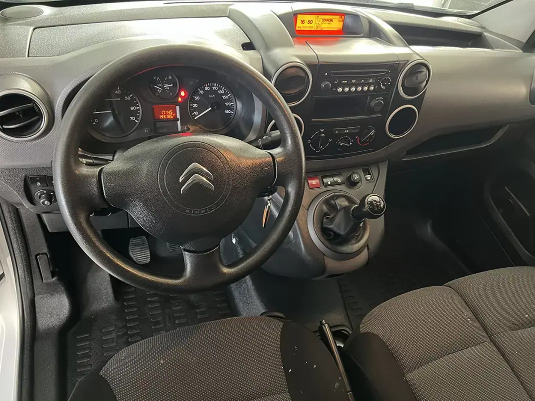 Citroën Berlingo 1.6 BlueHDi L1 Club 3L 2018 - 12600 EUR, 143113 km - AUTO.MOTO.pt - 143113km - foto 9 de 20