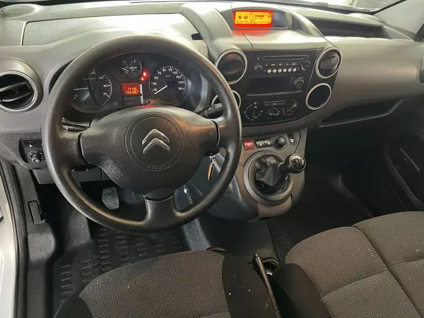Citroën Berlingo 1.6 BlueHDi L1 Club 3L 2018 - 9900 EUR, 143113 km - AUTO.MOTO.pt - 143113km - foto 9 de 20