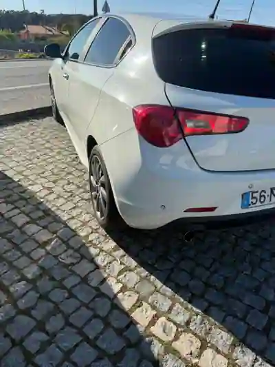 Alfa Romeo Giulietta 2011 - 4799 EUR, 466000 km - AUTO.MOTO.pt - 466000km - foto 6 de 6